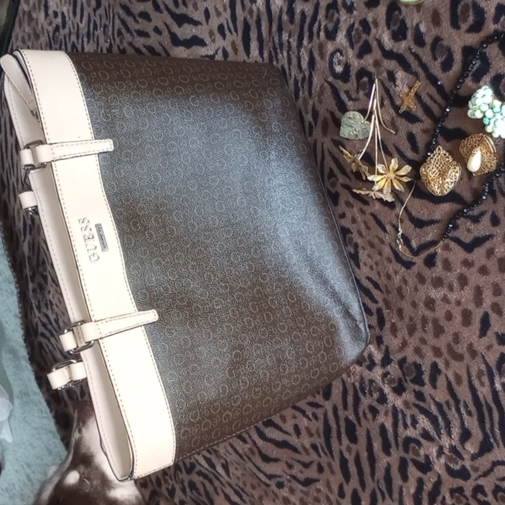 Guess! Tote bag!!! FREE SHIPPING!!